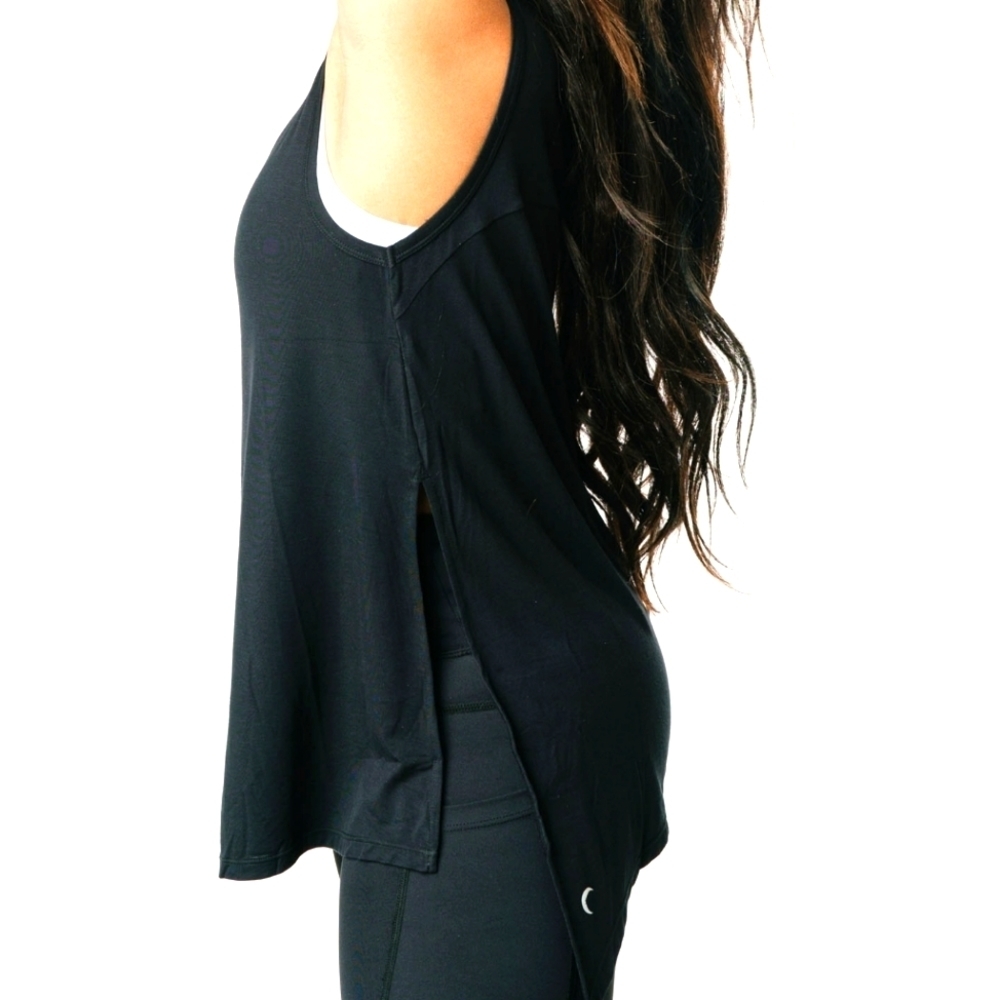 Zyia Women’s Long Finesse SLIT Tank black size XS